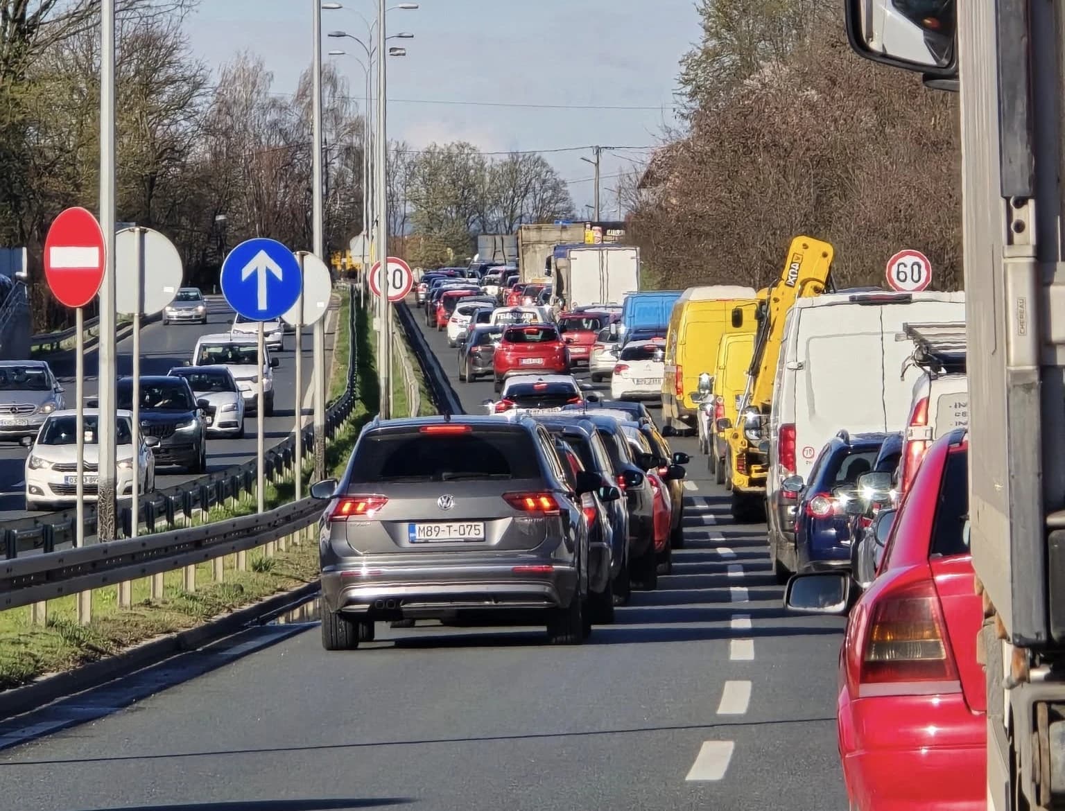 Gužva na prilazu petlji Šićki Brod