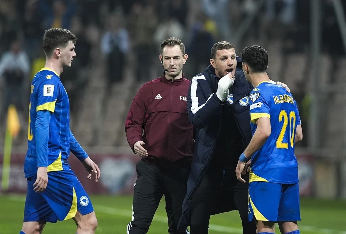 Edin Džeko daje savjete Harisu Hajradinoviću