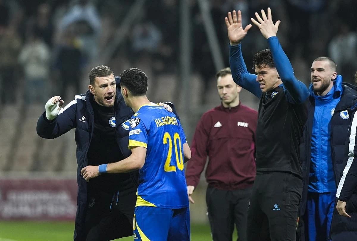 Džeko je savjetovao saigrače tokom meča protiv Kipra