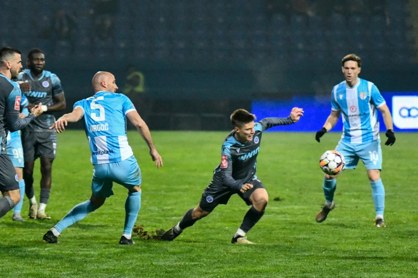 Kamenar (broj 10) u duelu protiv Željezničara