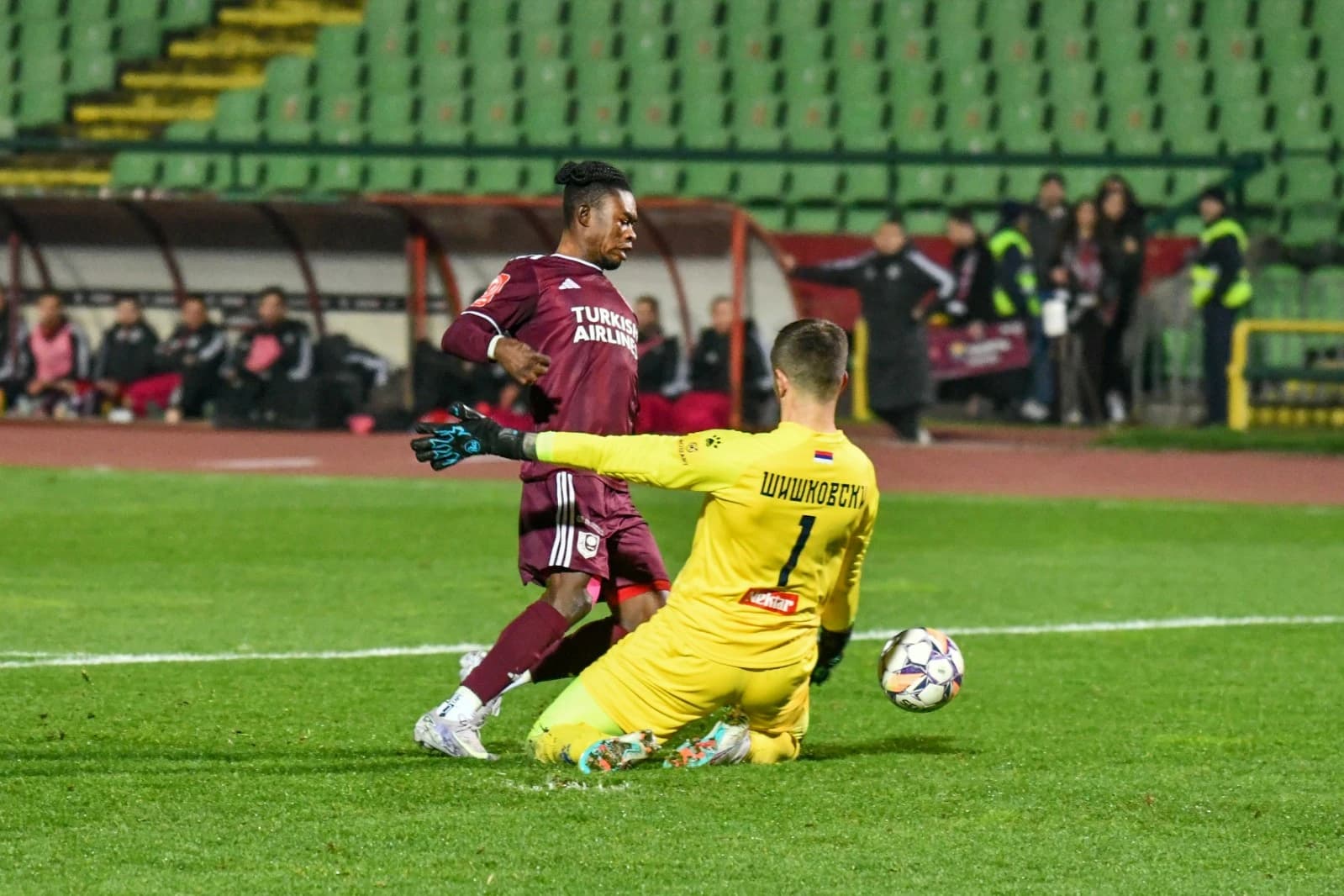 Šiškovski i Kyeremeh