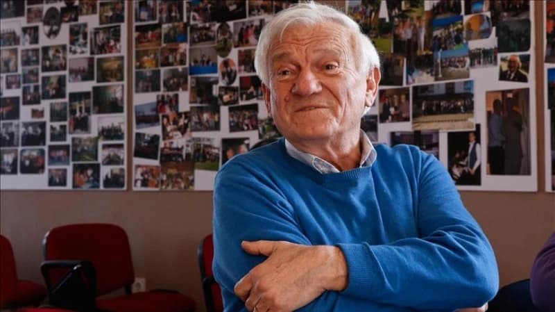 Jovan Divjak preminuo je 8. aprila 2021.