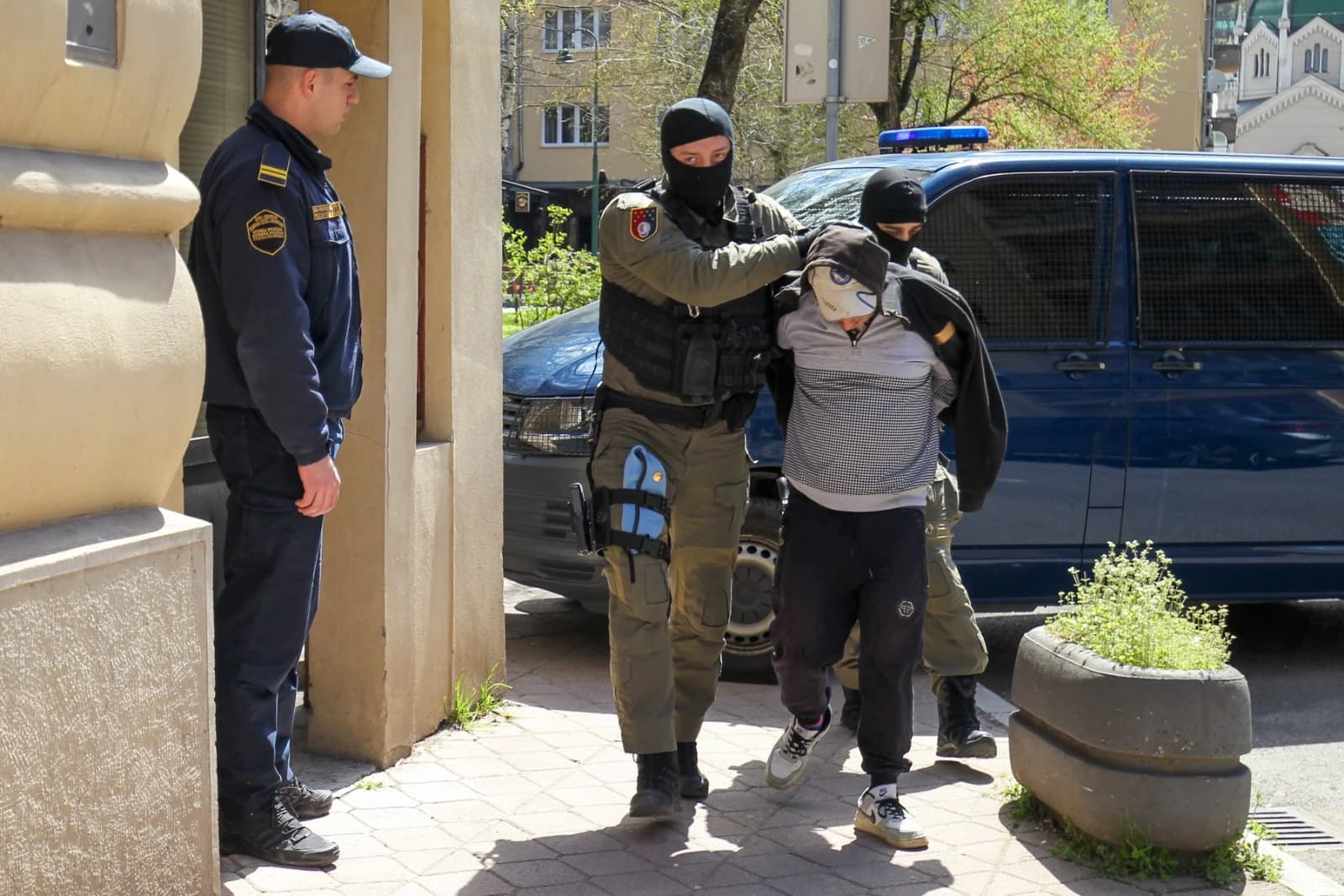 Ćazim Osmanović tokom privođenja u Tužilaštvo KS