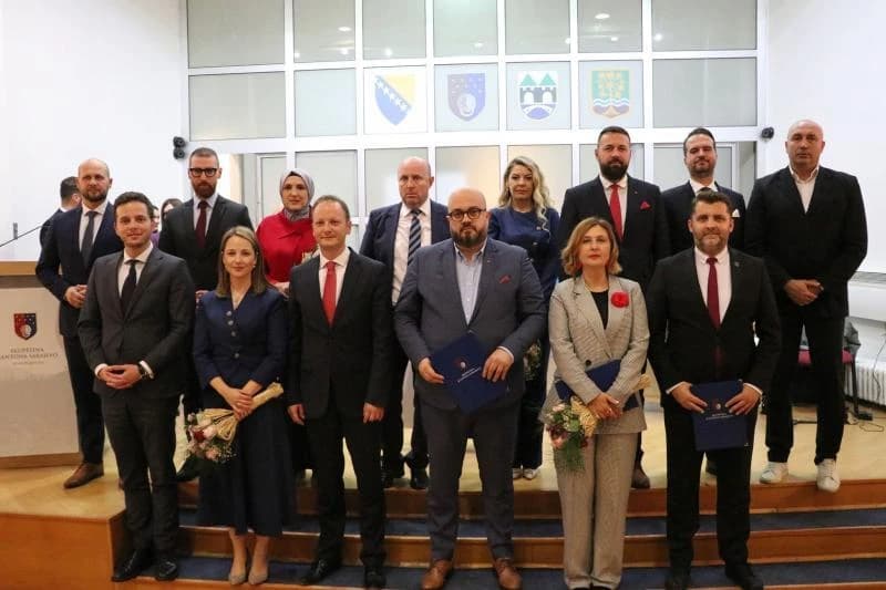 Vlada KS: Koga će predložiti?