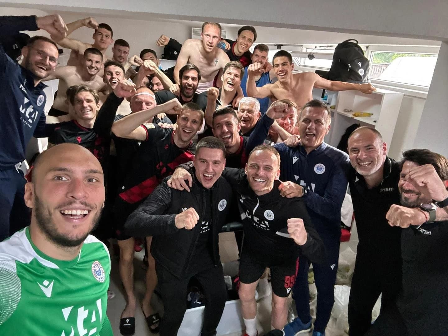 Pobjednički selfie Mostaraca u Doboju
