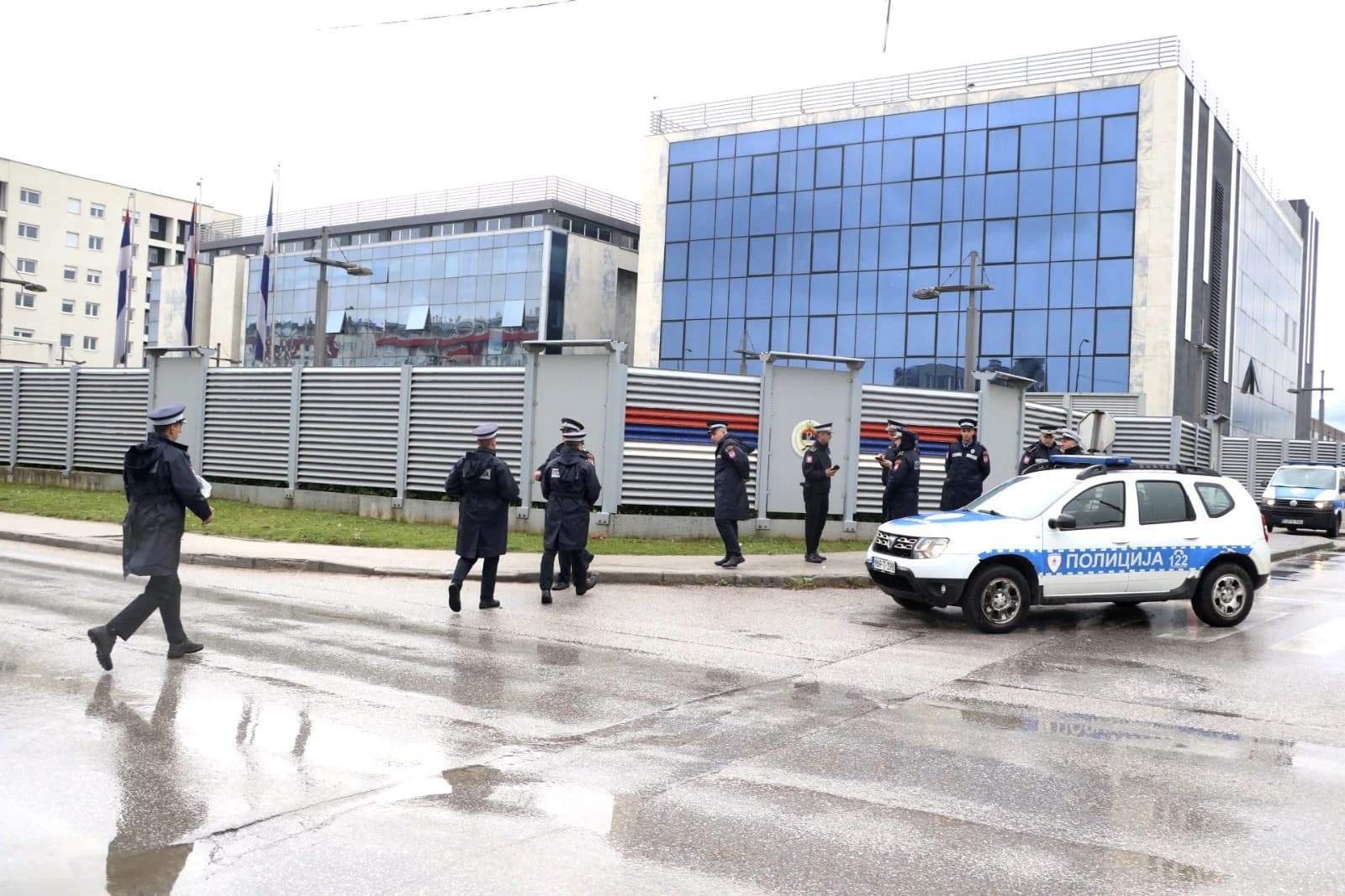 MUP RS-a pred Administrativnim centrom