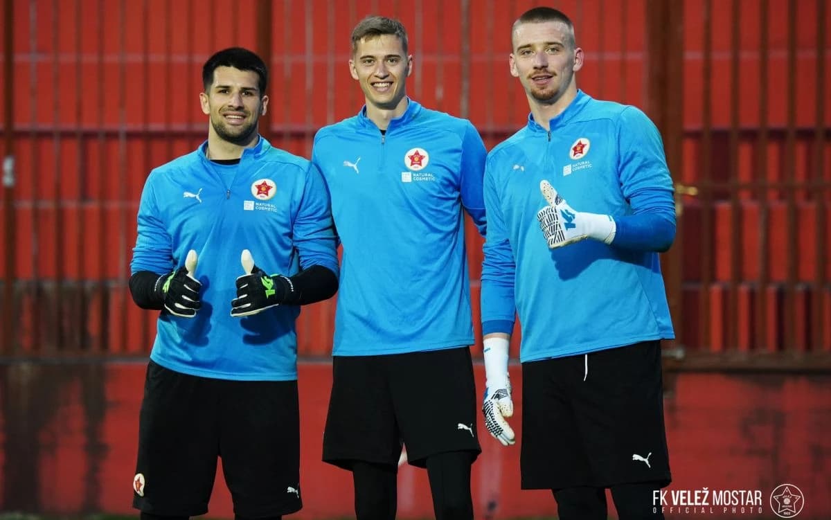 Ribić (desno) mora na operaciju