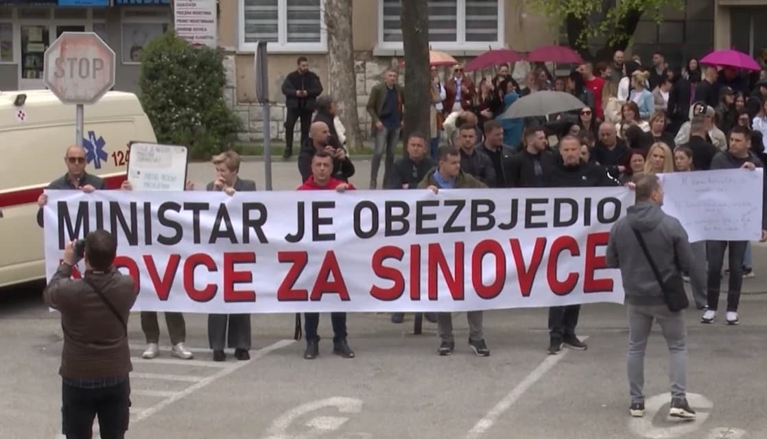Detalj sa protesta radnika u zdravstvu HNK održanih 3. aprila