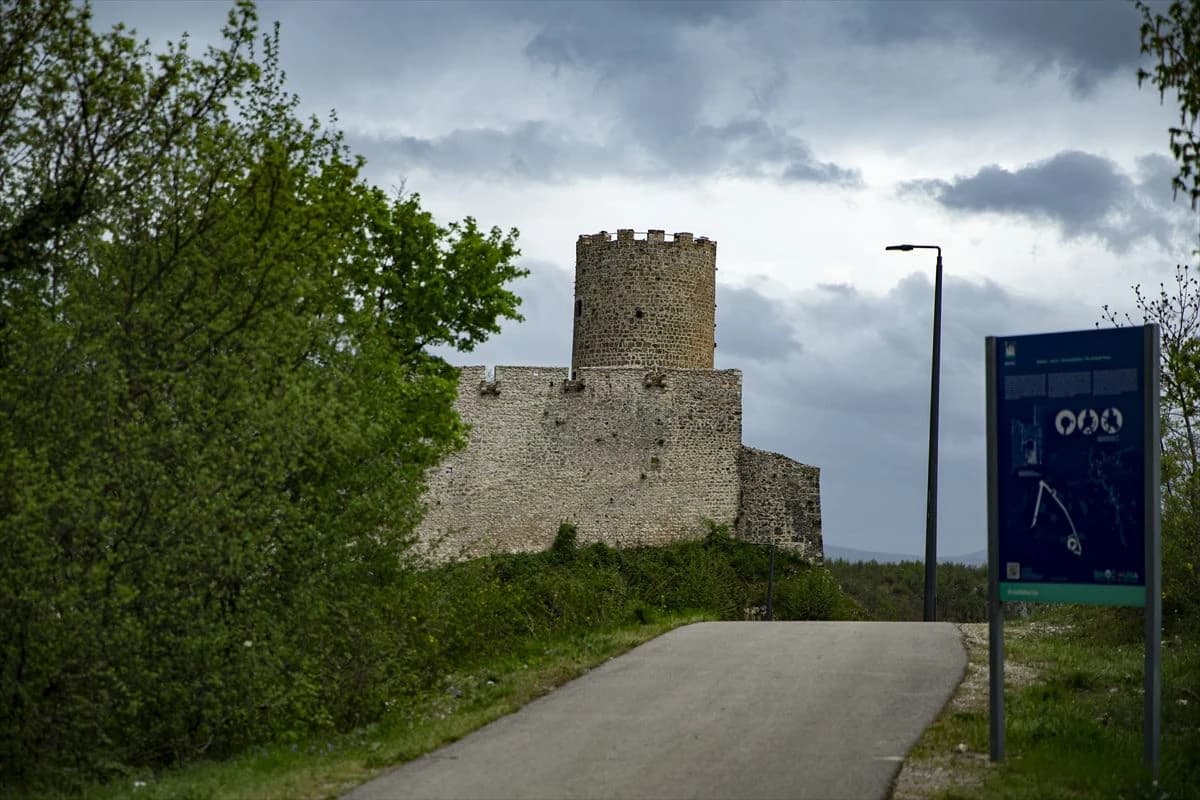 Sokolački grad