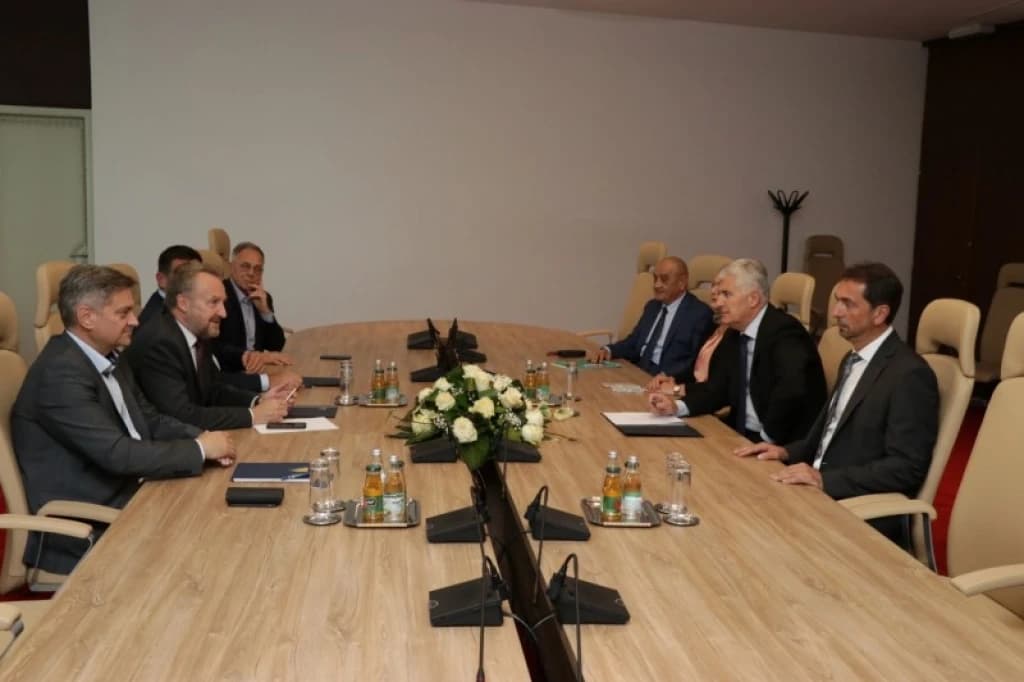 Okončan sastanak delegacija SDA i HDZ-a