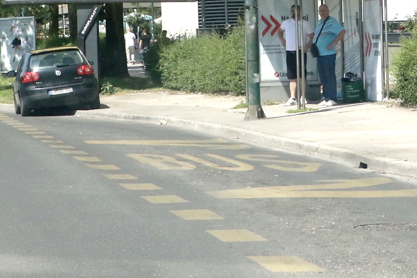 Zabranjeno zadržavanje  automobilana autobuskim proširenjima