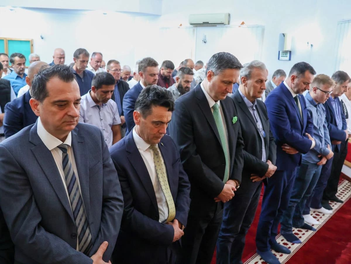 Bećirović na bajram-namazu u Prijedoru