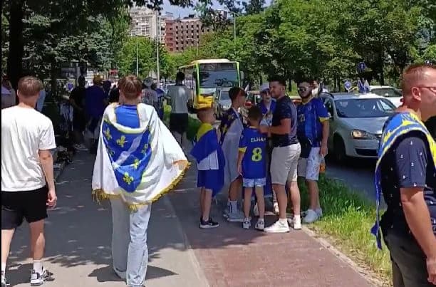 Zeničke ulice u žuto-plavim bojama