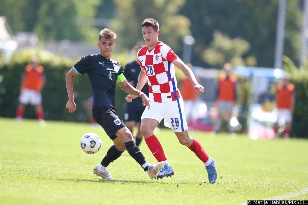 Omića mnogo cijene u Austriji, pa su mu dali i kapitensku traku