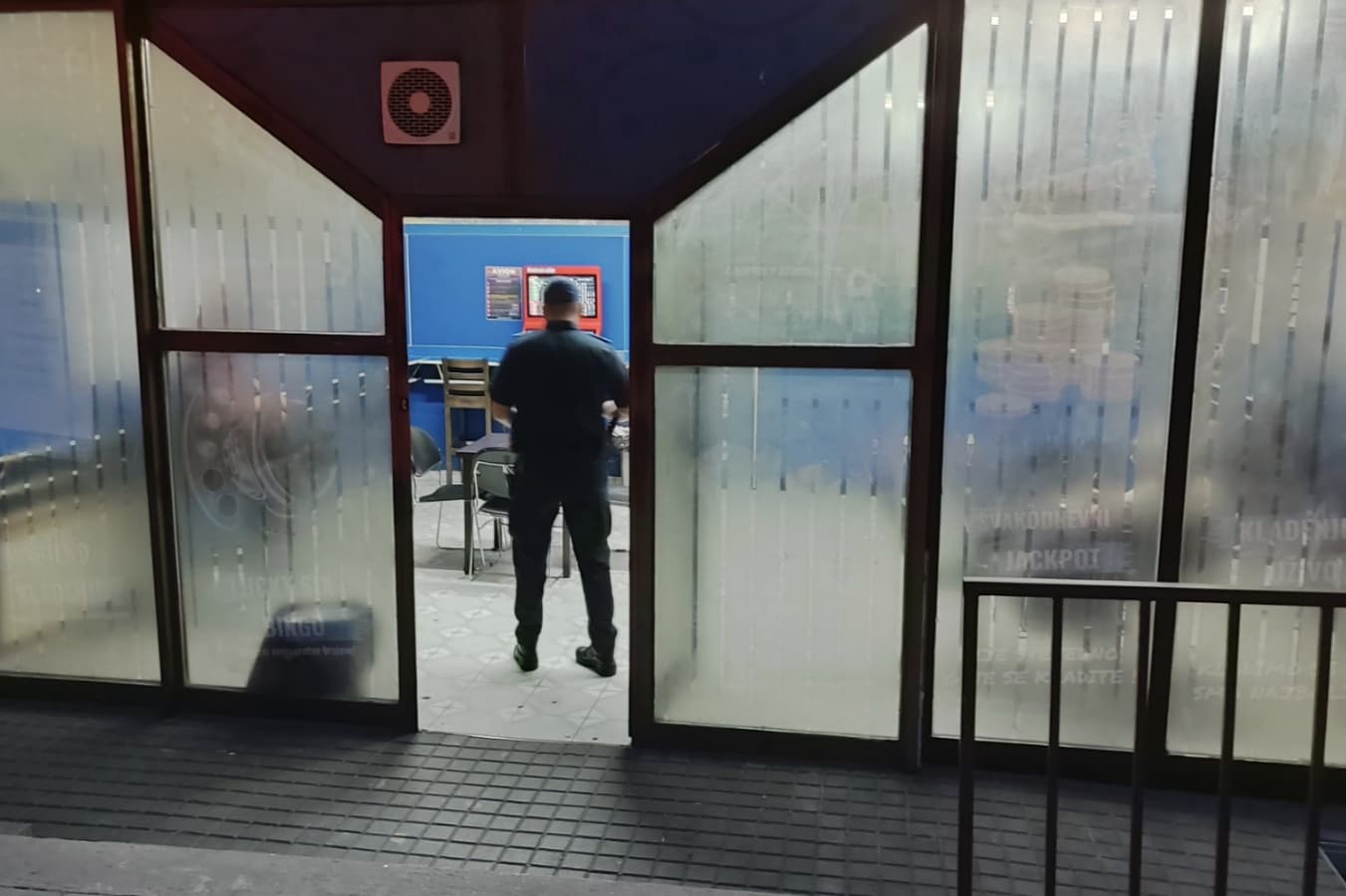 Bonba baćena preko puta Mrkve Dobrinja