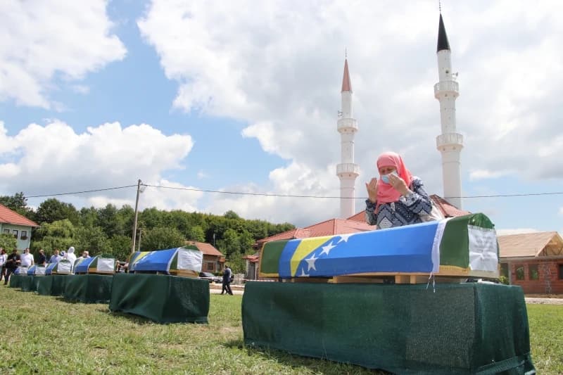 Sa jedne od ranijih dženaza u MC Kamičani