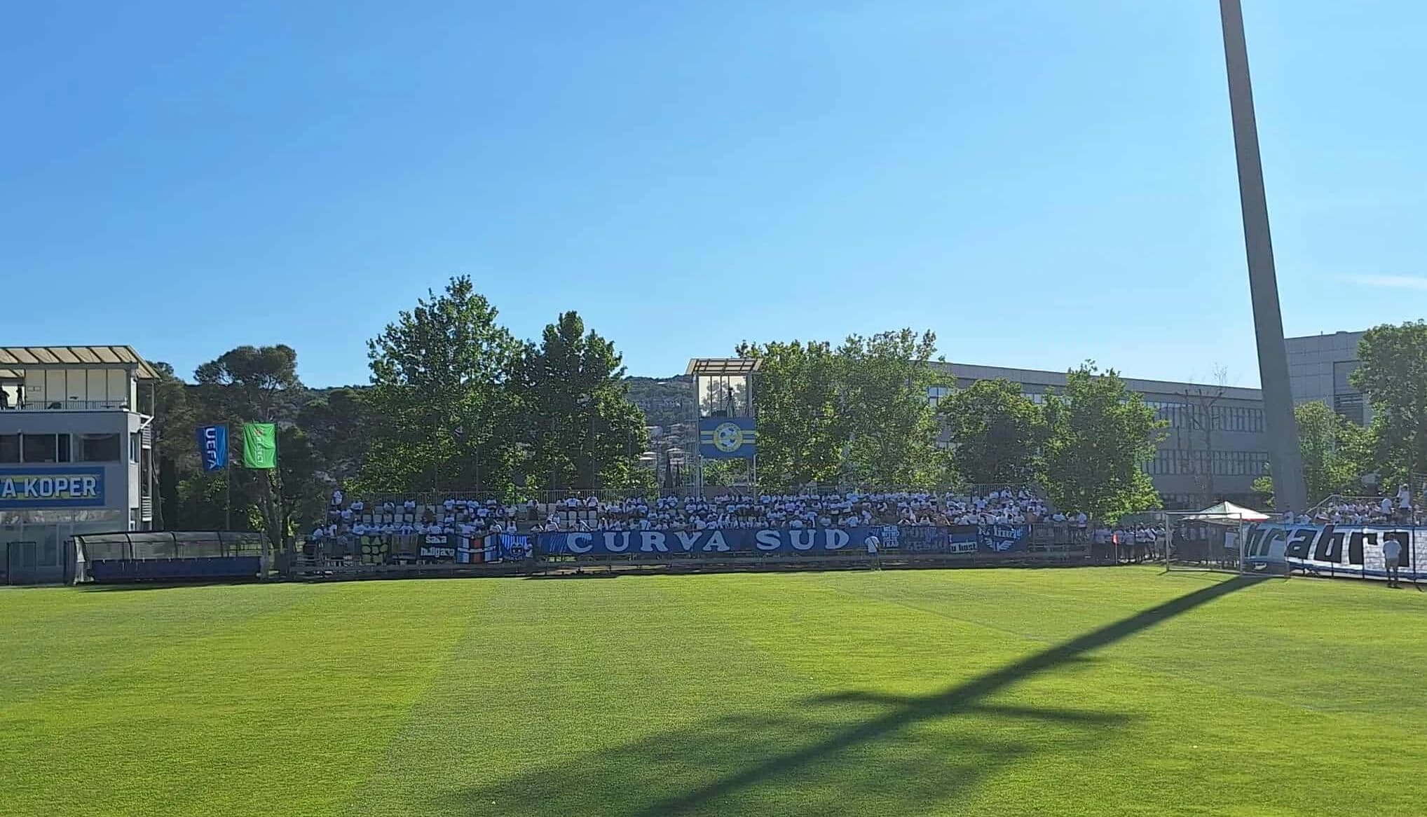 Manijaci su zauzeli svoju tribinu