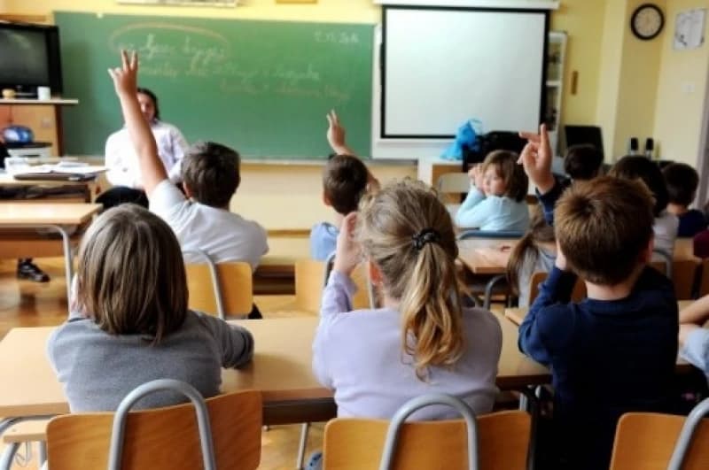 Skoro 150 nastavnika i profesora nije zbrinuto