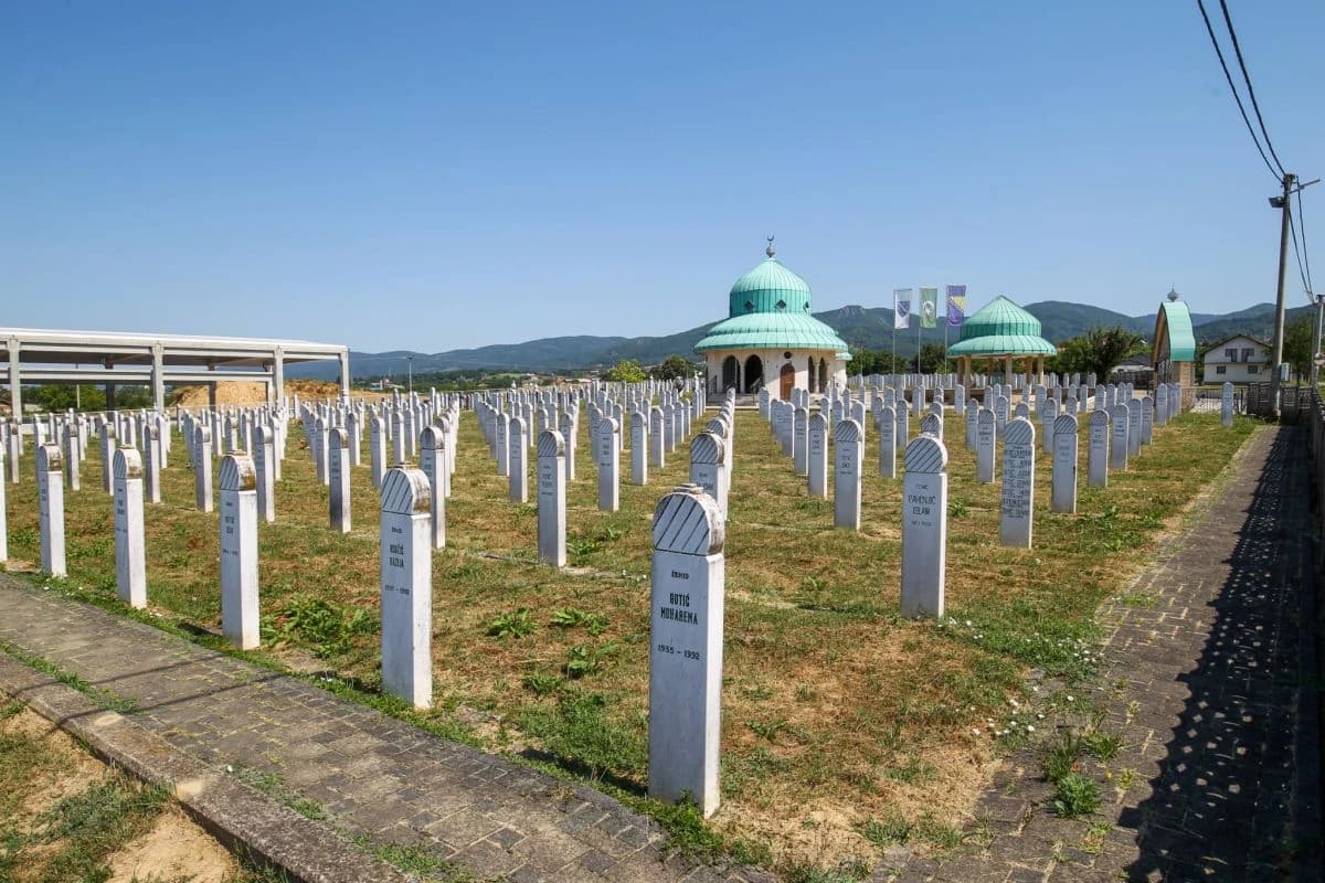 Šehidsko mezarje Kamičani-Kozarac