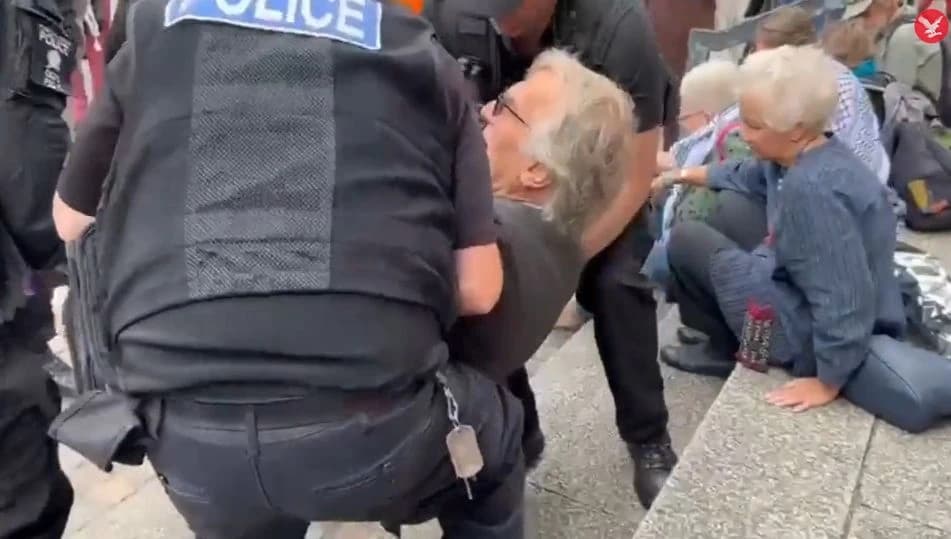 S protesta u Londonu