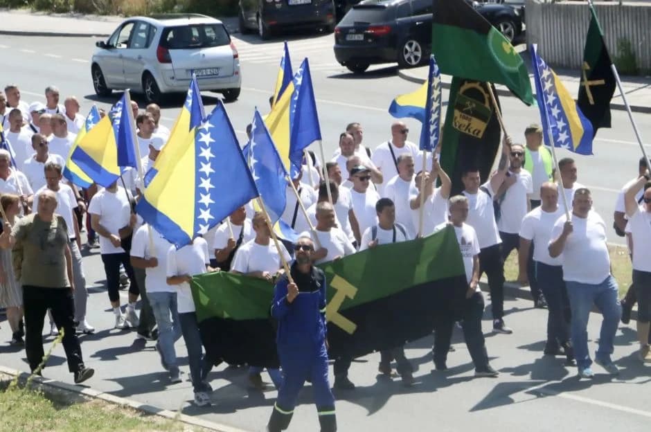 S protesta