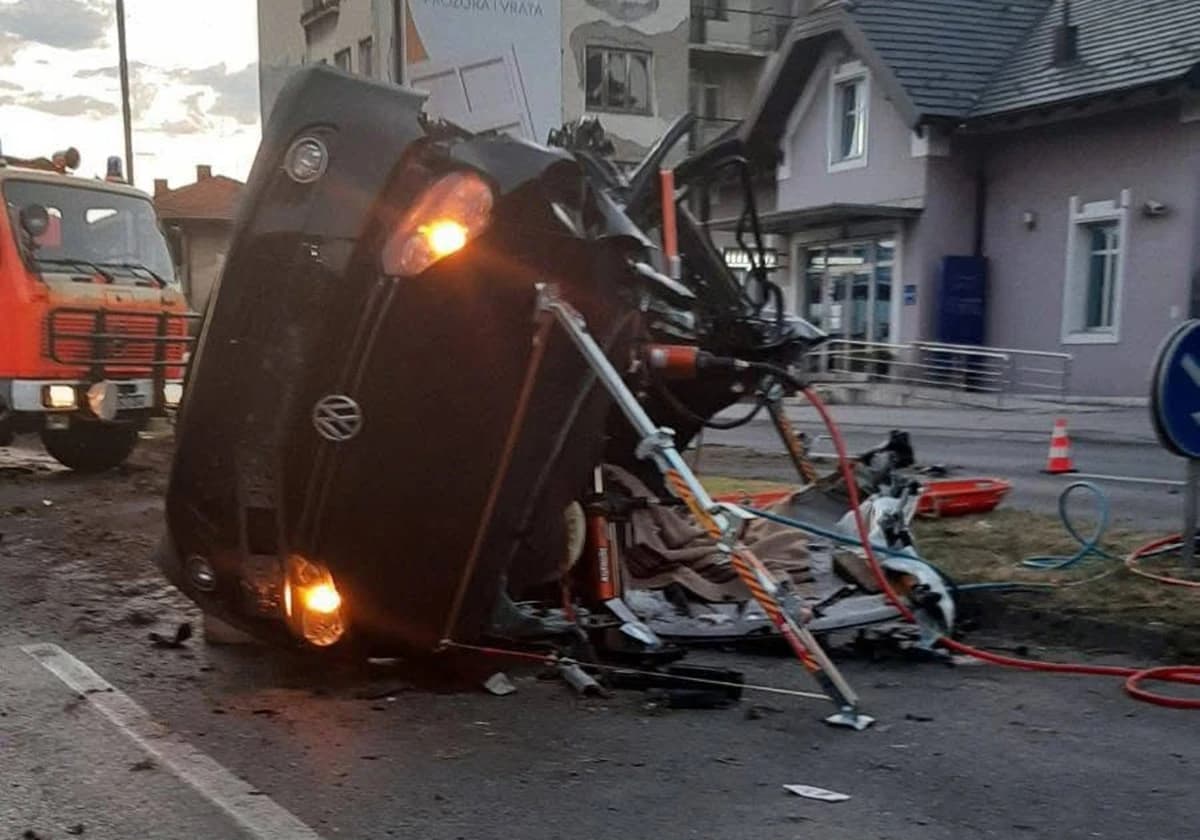 Golf VI uništen u nesreći u Tuzli