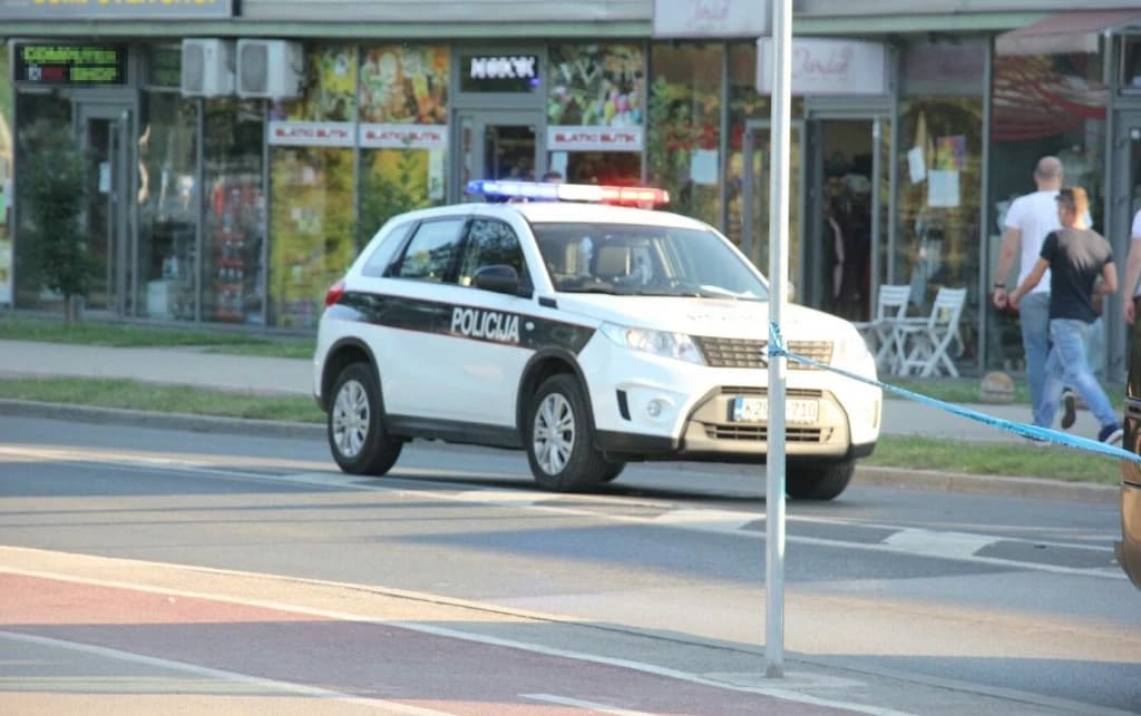 Teško su povrijeđeni vozač i suvozačica iz škode