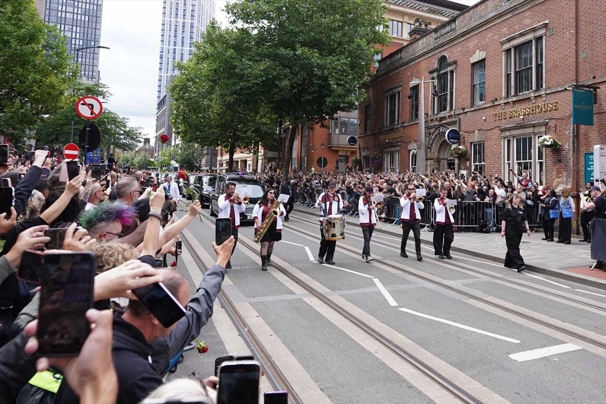 Osbourne je sahranjen u rodnom Birminghamu