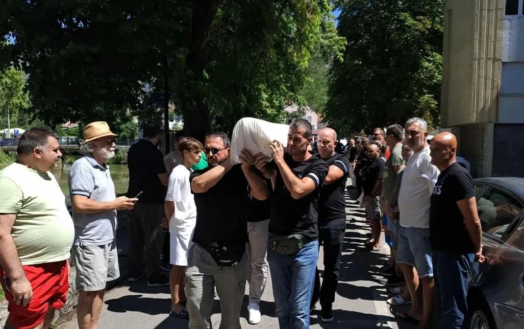 Performans pred Gradskom upravom Stoca