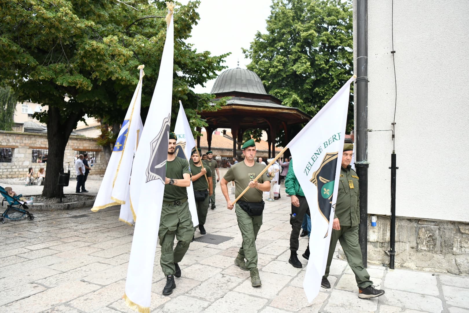 Dženaza, Emin Švrakić, Begova džamija, Zelene beretke