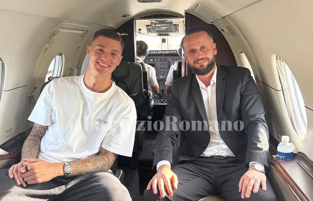 Benjamin Šeško i Elvis Bašanović na putu za Englesku
