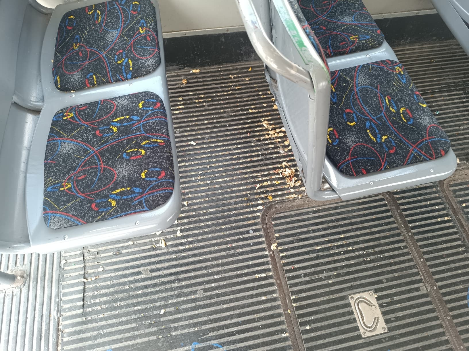 Tramvaj, prljavština, smeće
