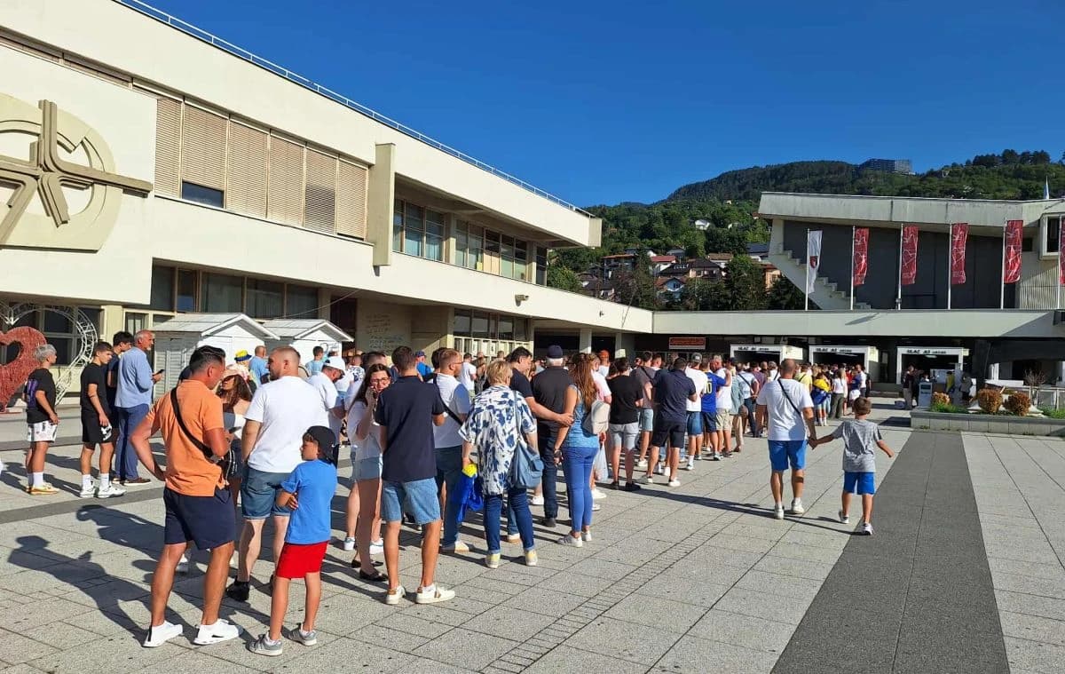 Veliki redovi ispred Skenderije