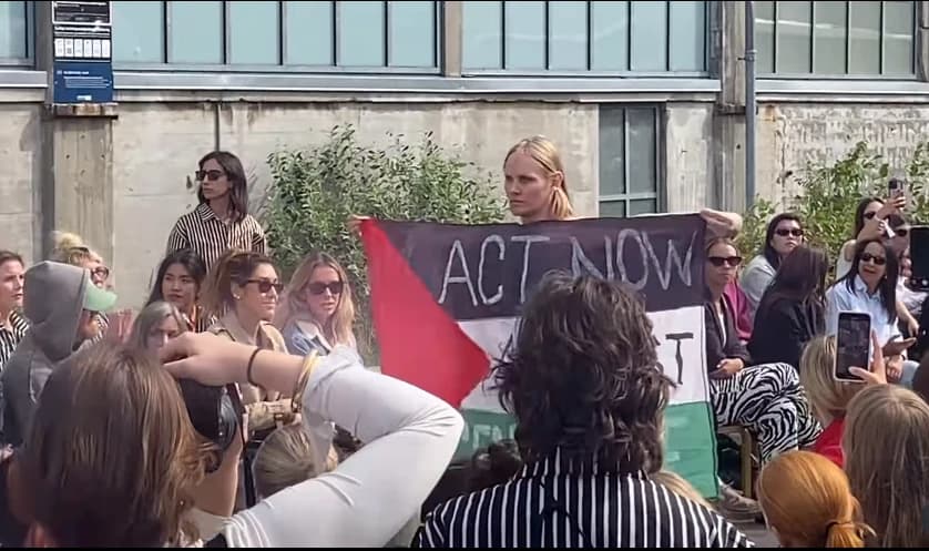 Manekenka nosi palestinsku zastavu