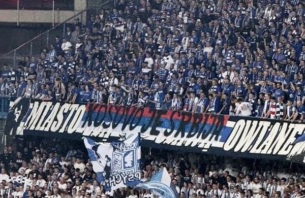Transparant koji su podigli navijači Lecha u Poznanu