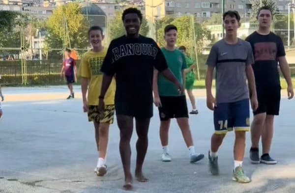 Renan Oliveira oduševio mališane na Čengić Vili