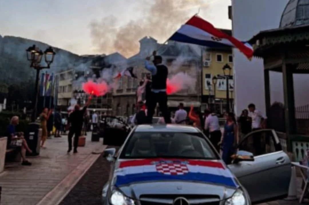 Svadbena kolona u Jajcu
