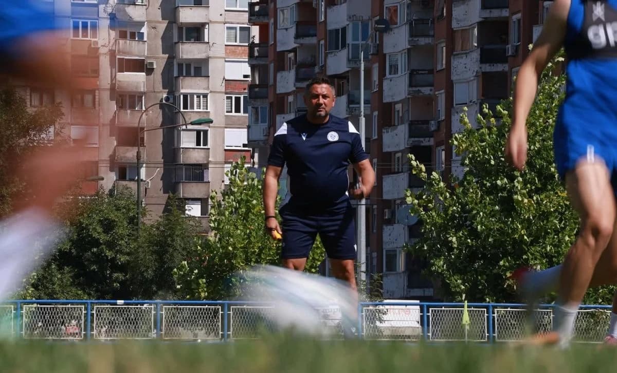 Adžem ostaje na klupi Plavih