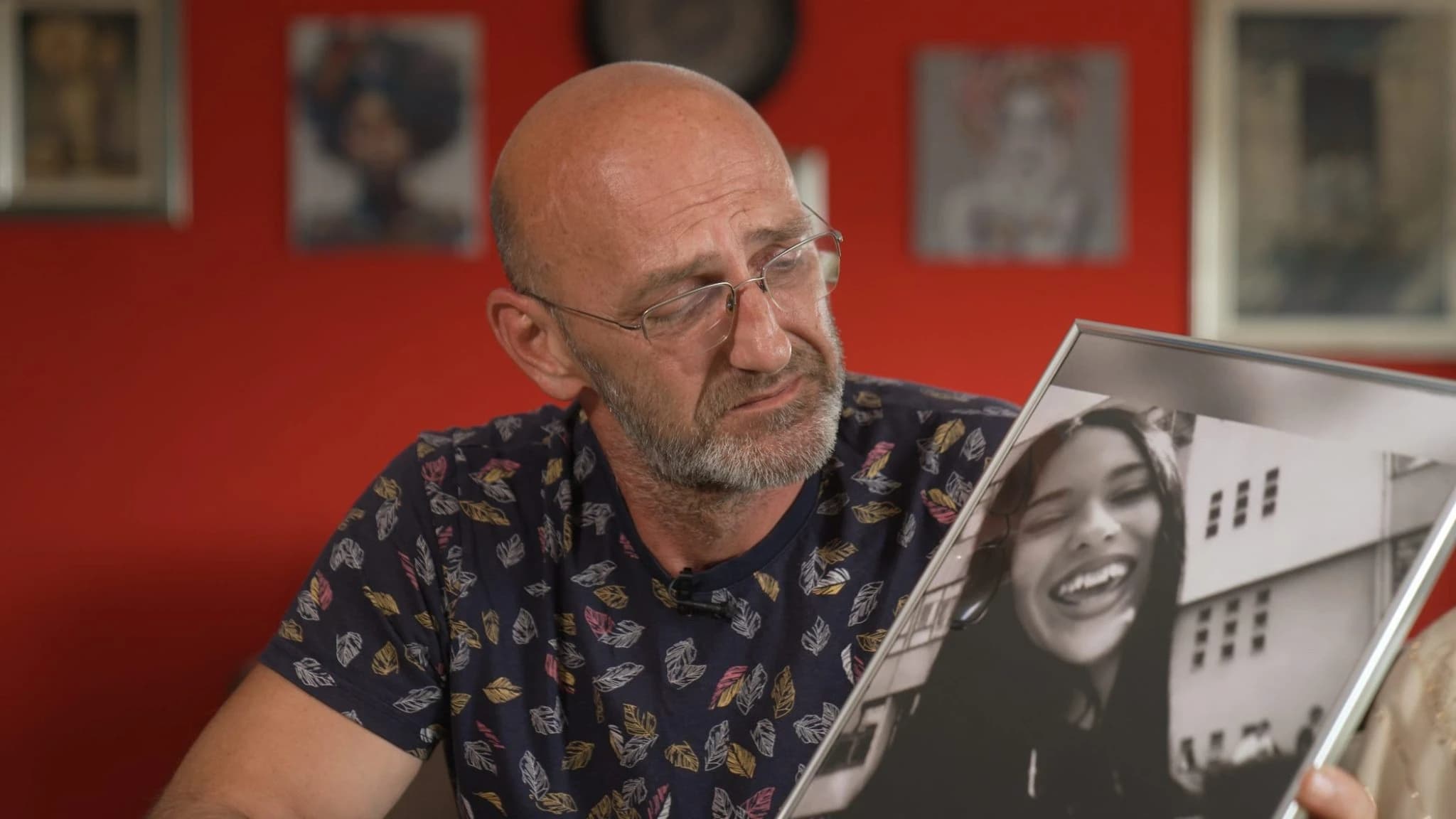Muamer Drapić sa fotografijom kćerke