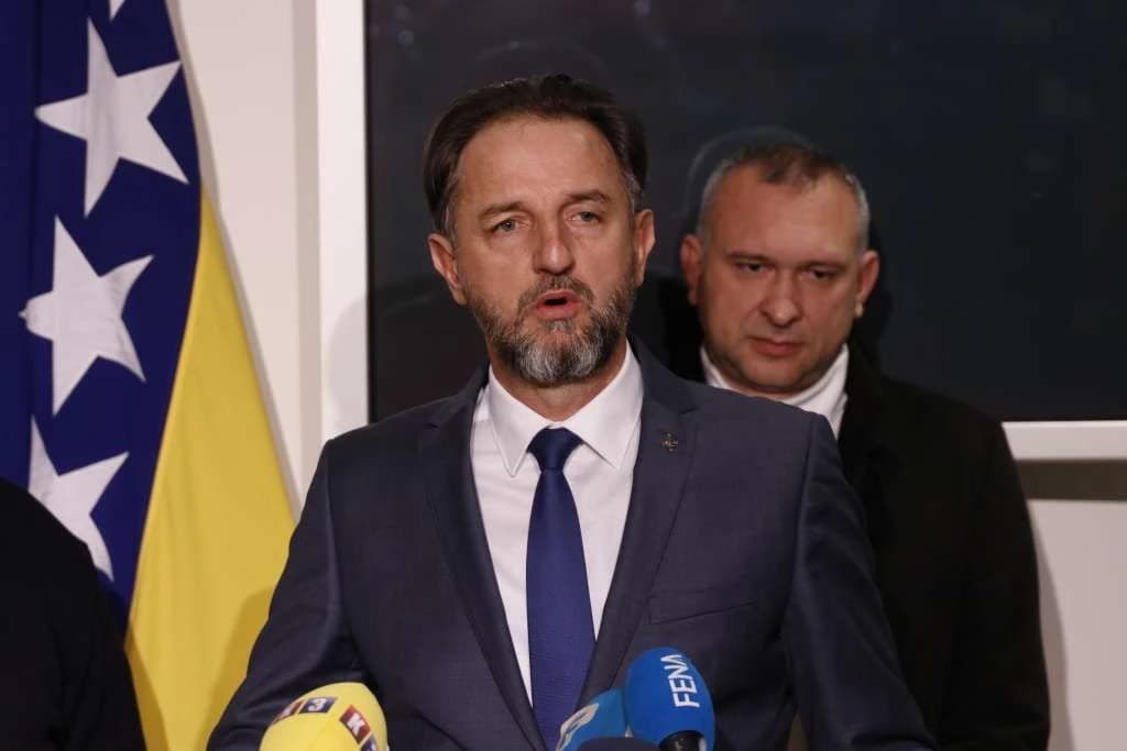 Dževad Mahmutović