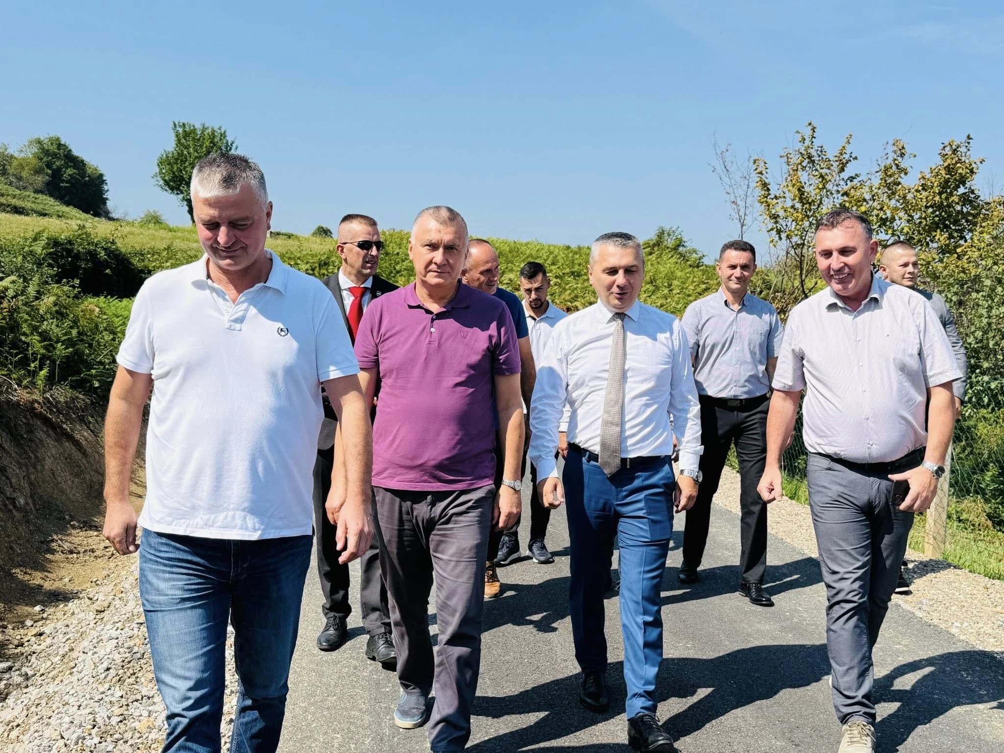 Vasić i Dizdar (u sredini)