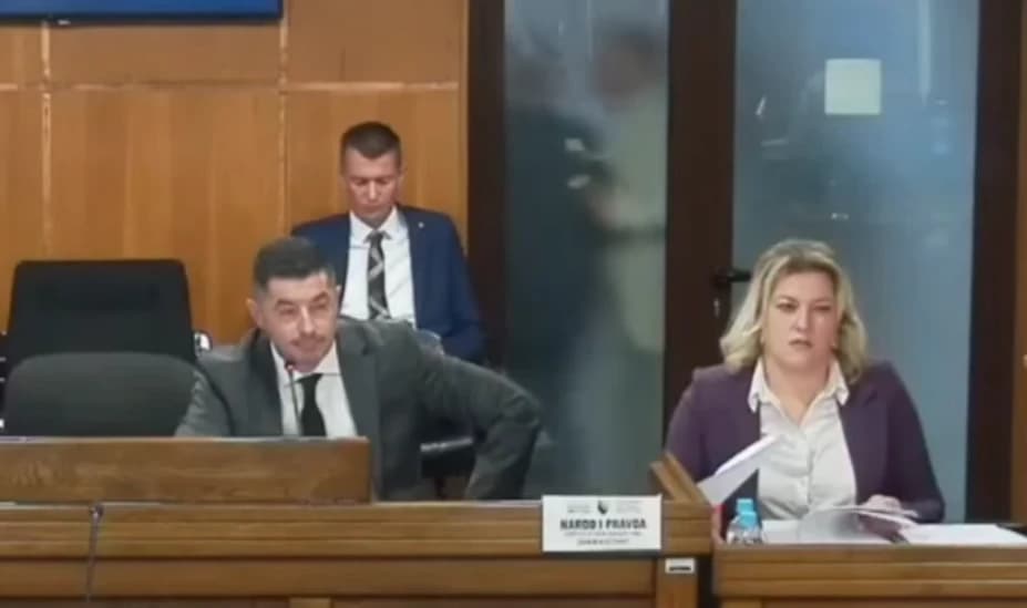 Naguravanje iza staklenh vrata