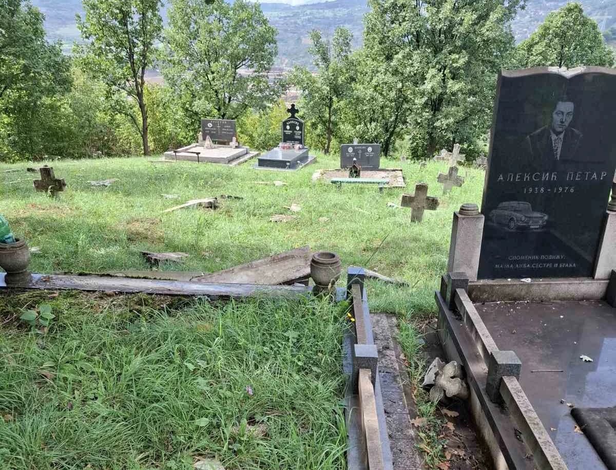 Oskrnavljeno groblje u Zenici