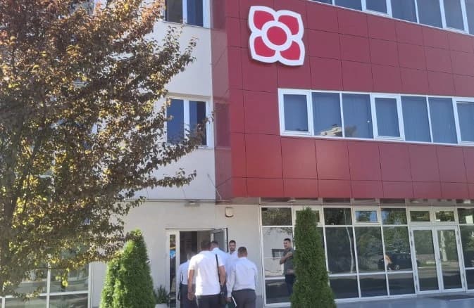 Uprava preduzeća stiže u prostorije SNSD-a