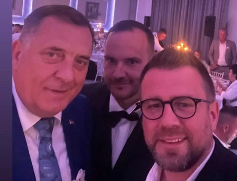 Zvjezdan Misimović u društvu Vice Zeljkovića i Milorada Dodika