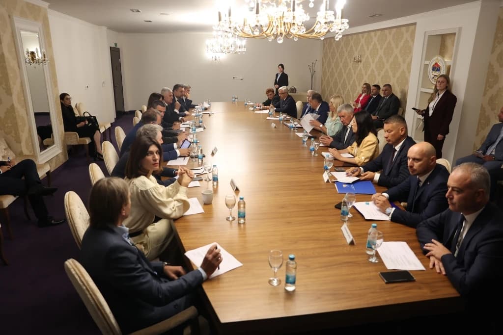 Trojka, HDZ i SNSD