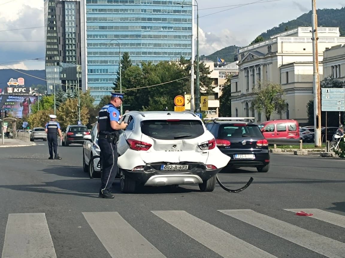 Saobraćajna nezgoda na Marin Dvoru
