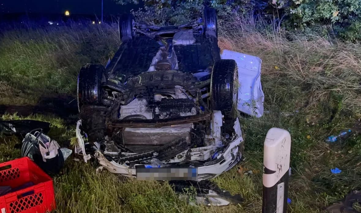 Automobil sletio s ceste