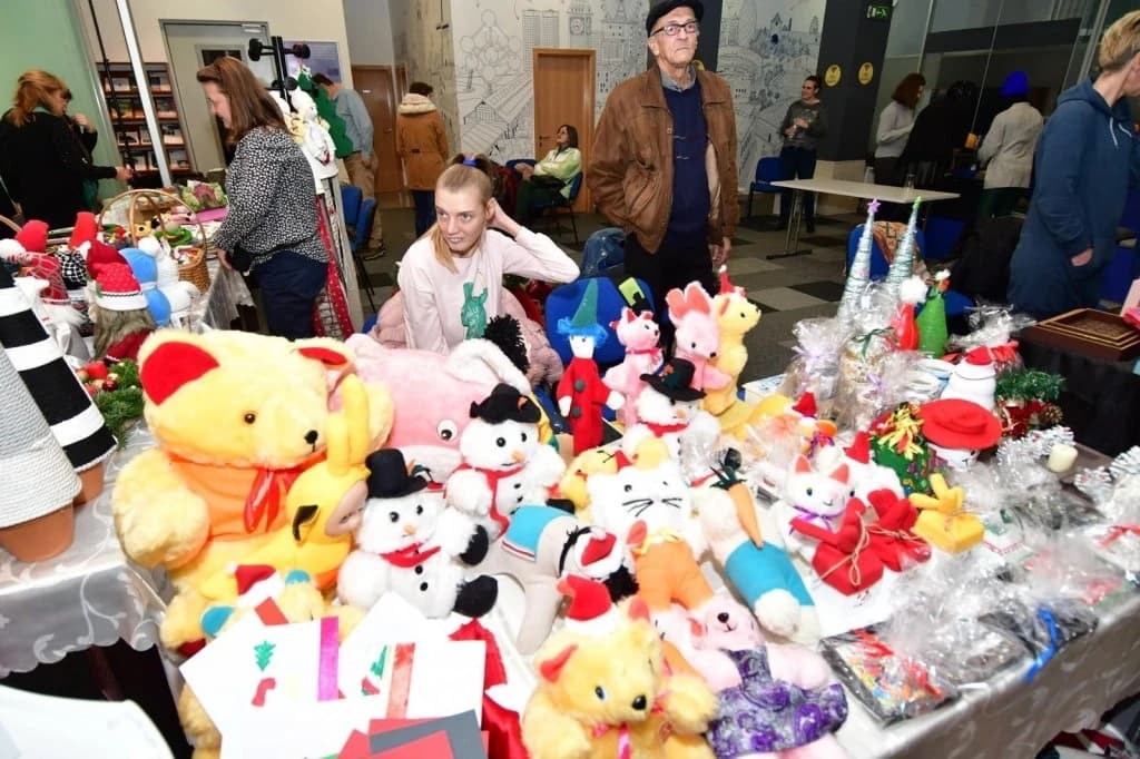 Njemačka ambasadorica Uebber otvorila Božićni bazar u Sarajevu