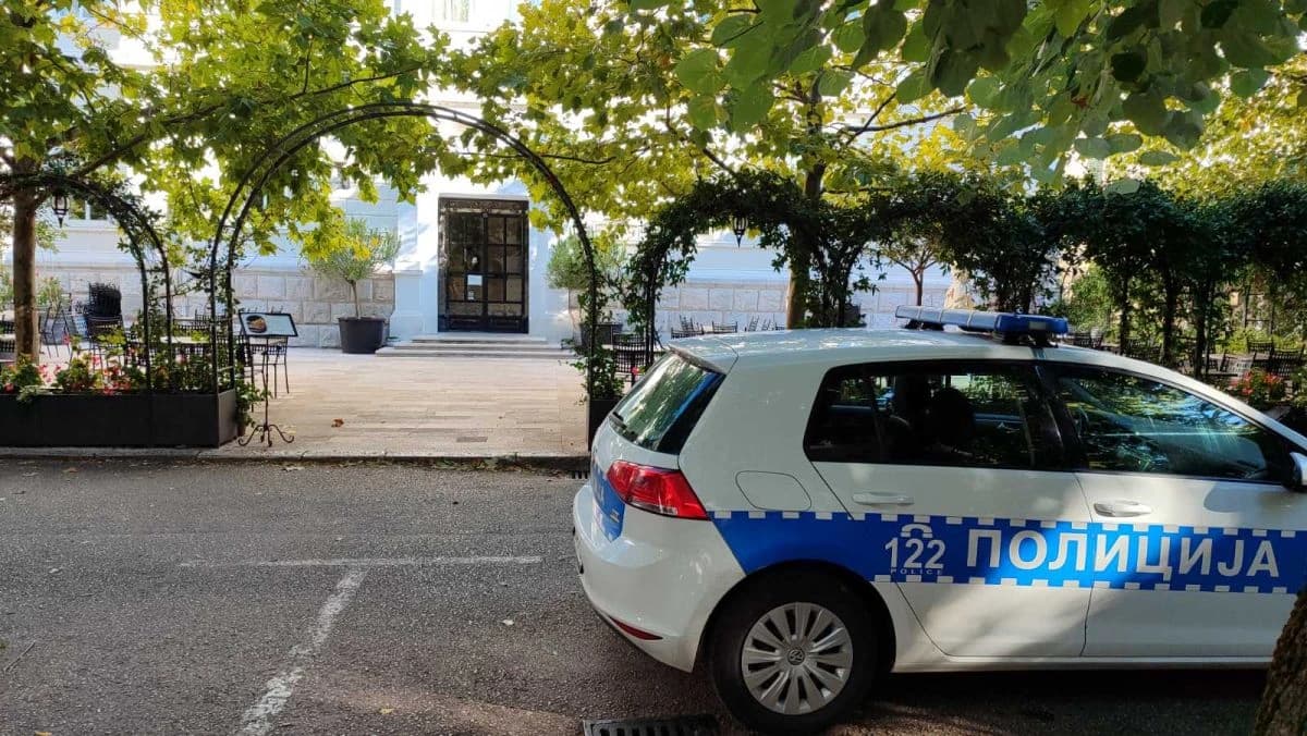 S mjesta pretresa